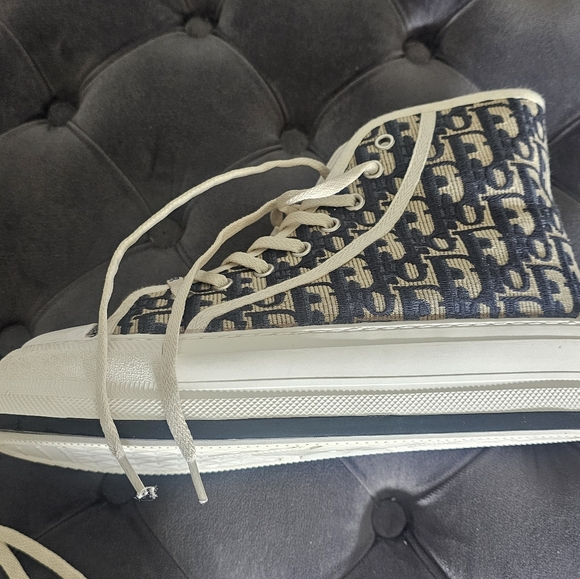 Stylish High-Top Sneakers Dior - Picture 3 of 12
